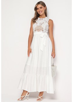 Biała Sukienka o Rozkloszowanym Kroju z Ażurowym Zdobieniem Rivanta ze sklepu Born2be Odzież w kategorii Sukienki - zdjęcie 173884301