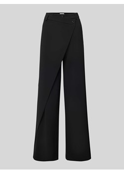 Spodnie materiałowe z szeroką nogawką i kieszeniami z tyłu model ‘Juliette’ ze sklepu Peek&Cloppenburg  w kategorii Spodnie damskie - zdjęcie 173887663