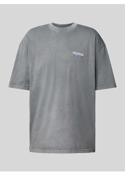 T-shirt o kroju oversized z nadrukiem z logo model ‘LANDON’ ze sklepu Peek&Cloppenburg  w kategorii T-shirty męskie - zdjęcie 173887771