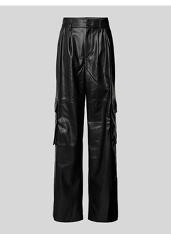 Spodnie cargo o kroju regular fit z imitacji skóry model ‘Hadefi’ ze sklepu Peek&Cloppenburg  w kategorii Spodnie damskie - zdjęcie 173887794