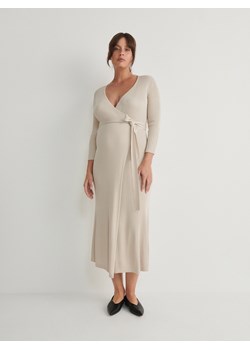Reserved - Kopertowa sukienka z dzianiny - beżowy ze sklepu Reserved w kategorii Sukienki ciążowe - zdjęcie 173888711