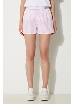 Sporty & Rich szorty bawełniane Serif Logo Boxer Shorts kolor różowy wzorzyste high waist UN008S402SP ze sklepu PRM w kategorii Szorty - zdjęcie 173890943