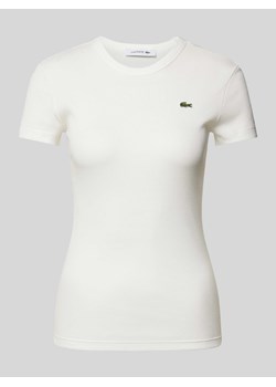 T-shirt o kroju slim fit z naszywką z logo ze sklepu Peek&Cloppenburg  w kategorii Bluzki damskie - zdjęcie 173895222