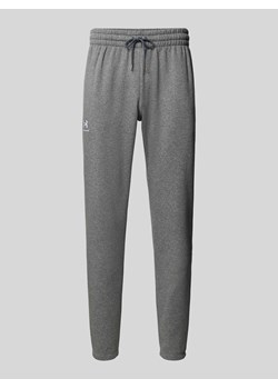 Spodnie dresowe o kroju regular fit z wyhaftowanym logo ze sklepu Peek&Cloppenburg  w kategorii Spodnie męskie - zdjęcie 173962352