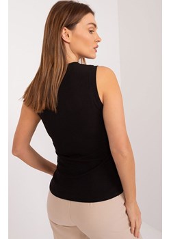 Czarny top z ozdobnym kwiatkiem DHJ-TP-17733.22X, Kolor czarny, Rozmiar uniwersalny, ITALY MODA ze sklepu Primodo w kategorii Bluzki damskie - zdjęcie 173964193