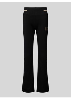 Spodnie materiałowe z poszerzaną nogawką i nadrukiem z logo model ‘TRAIN CORE LADY’ ze sklepu Peek&Cloppenburg  w kategorii Spodnie damskie - zdjęcie 173976540