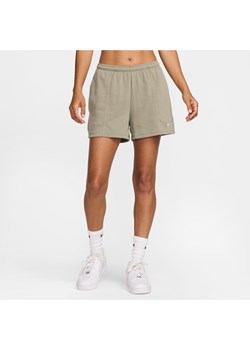 Damskie spodenki z dzianiny dresowej ze średnim stanem 10 cm Nike Sportswear Chill Terry - Zieleń ze sklepu Nike poland w kategorii Szorty - zdjęcie 174000883