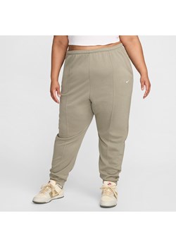 Damskie spodnie z dzianiny dresowej o dopasowanym kroju z wysokim stanem Nike Sportswear Chill Terry (duże rozmiary) - Zieleń ze sklepu Nike poland w kategorii Spodnie damskie - zdjęcie 174000893