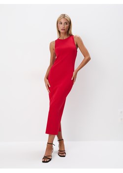 Mohito - Dopasowana sukienka midi - czerwony ze sklepu Mohito w kategorii Sukienki - zdjęcie 174003103