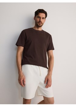 Reserved - Dresowe szorty regular fit - złamana biel ze sklepu Reserved w kategorii Spodenki męskie - zdjęcie 174003773