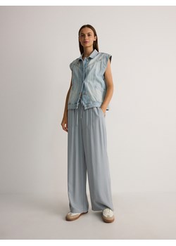 Reserved - Spodnie z wiskozy - jasnoszary ze sklepu Reserved w kategorii Spodnie damskie - zdjęcie 174005634