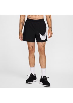 Męskie spodenki do biegania 13 cm Dri-FIT Nike Challenger Swoosh - Czerń ze sklepu Nike poland w kategorii Spodenki męskie - zdjęcie 174019640