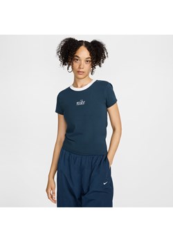 Damski dopasowany T-shirt o skróconym kroju Nike Sportswear Chill Knit - Niebieski ze sklepu Nike poland w kategorii Bluzki damskie - zdjęcie 174019672
