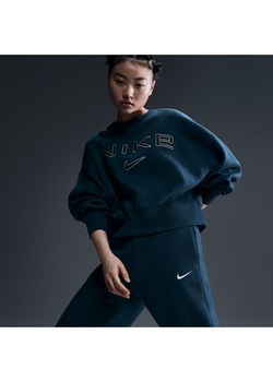 Damska bluza dresowa o dodatkowo powiększonym kroju z półokrągłym dekoltem i logo Nike Sportswear Phoenix Fleece - Niebieski ze sklepu Nike poland w kategorii Bluzy damskie - zdjęcie 174019690