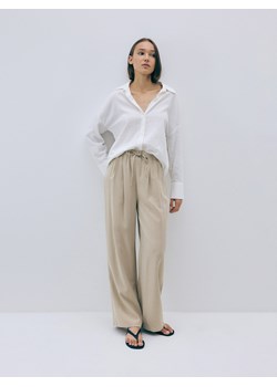 Reserved - Spodnie z wiskozy - beżowy ze sklepu Reserved w kategorii Spodnie damskie - zdjęcie 174029034