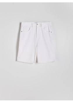 Reserved - Jeansowe szorty loose fit - biały ze sklepu Reserved w kategorii Spodenki męskie - zdjęcie 174029124