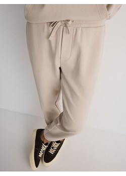 Reserved - Spodnie dresowe ze ściągaczem - złamana biel ze sklepu Reserved w kategorii Spodnie męskie - zdjęcie 174040264