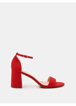 Mohito - Czerwone sandały na grubym obcasie - czerwony ze sklepu Mohito w kategorii Sandały damskie - zdjęcie 174041802