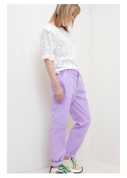 Josephine &amp; Co Spodnie w kolorze lawendowym ze sklepu Limango Polska w kategorii Spodnie damskie - zdjęcie 174043043