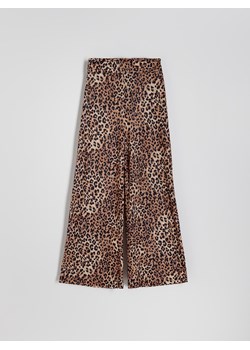 Reserved - Szerokie spodnie ze zwierzęcym nadrukiem - wielobarwny ze sklepu Reserved w kategorii Spodnie damskie - zdjęcie 174044231