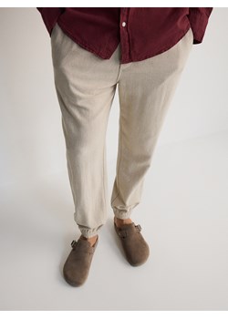 Reserved - Spodnie joggery z lnem - beżowy ze sklepu Reserved w kategorii Spodnie męskie - zdjęcie 174044350