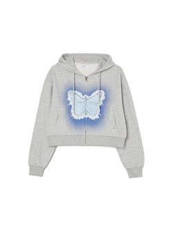 Cropp - Szara krótka bluza z motylem - jasny szary ze sklepu Cropp w kategorii Bluzy damskie - zdjęcie 174059570