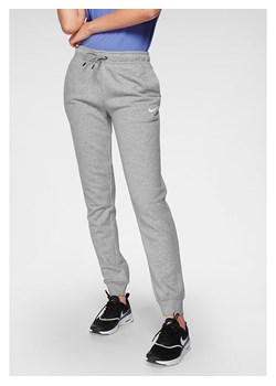 Nike Spodnie dresowe w kolorze szarym ze sklepu Limango Polska w kategorii Spodnie damskie - zdjęcie 174068614