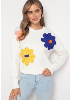 Biały Sweter z Wiskozą Wykończony Aplikacjami Kwiatów 3D Morivia ze sklepu Born2be Odzież w kategorii Swetry damskie - zdjęcie 174081834