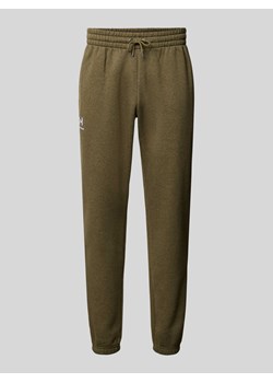 Spodnie dresowe o kroju regular fit z wyhaftowanym logo ze sklepu Peek&Cloppenburg  w kategorii Spodnie męskie - zdjęcie 174088203