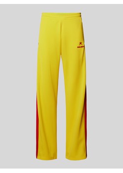 Spodnie dresowe o kroju regular fit z bocznymi listwami na zatrzaski ze sklepu Peek&Cloppenburg  w kategorii Spodnie męskie - zdjęcie 174088353
