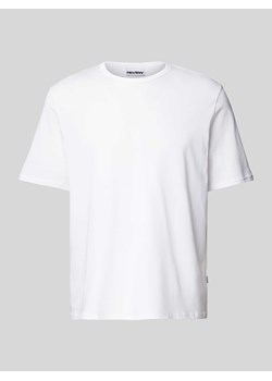 T-shirt o pudełkowym kroju Essentials ze sklepu Peek&Cloppenburg  w kategorii T-shirty męskie - zdjęcie 174102043