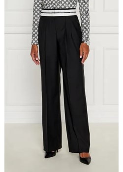 Marc Cain Spodnie chino | flare fit | z dodatkiem wełny ze sklepu Gomez Fashion Store w kategorii Spodnie damskie - zdjęcie 174113742