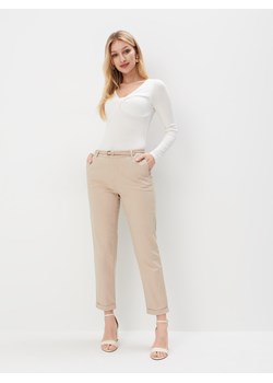 Mohito - Beżowe spodnie chino slim - beżowy ze sklepu Mohito w kategorii Spodnie damskie - zdjęcie 174114241