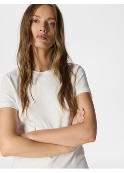 Reserved - T-shirt slim fit z domieszką jedwabiu - biały ze sklepu Reserved w kategorii Bluzki damskie - zdjęcie 174114522