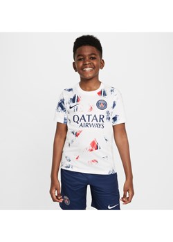 Przedmeczowa koszulka piłkarska z krótkim rękawem dla dużych dzieci Nike Dri-FIT Paris Saint-Germain Academy Pro (wersja wyjazdowa) - Biel ze sklepu Nike poland w kategorii T-shirty chłopięce - zdjęcie 174117832