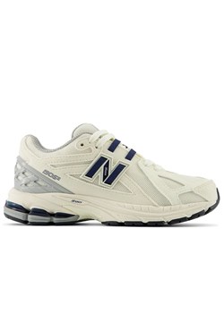 Buty dziecięce New Balance PC1906EU - beżowe ze sklepu streetstyle24.pl w kategorii Buty sportowe dziecięce - zdjęcie 174119052