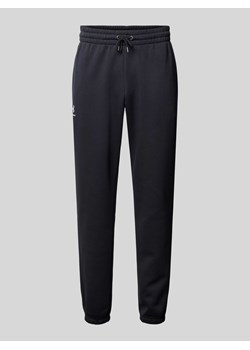 Spodnie dresowe o kroju regular fit z wyhaftowanym logo ze sklepu Peek&Cloppenburg  w kategorii Spodnie męskie - zdjęcie 174146172