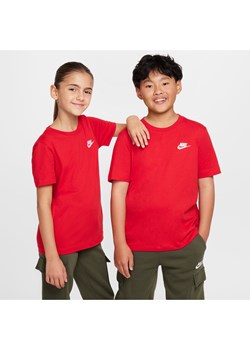 T-shirt dla dużych dzieci Nike Sportswear - Czerwony ze sklepu Nike poland w kategorii T-shirty chłopięce - zdjęcie 174148504