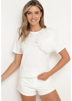 Biały T-shirt Koszulka z Krótkim Rękawem i Aplikacją w Kształcie Kwiatu Nestairis ze sklepu Born2be Odzież w kategorii Bluzki damskie - zdjęcie 174151831
