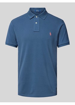 Koszulka polo o kroju custom slim fit z wyhaftowanym logo ze sklepu Peek&Cloppenburg  w kategorii T-shirty męskie - zdjęcie 174161530