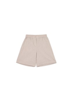 Cropp - Kremowe szorty z podwiniętą nogawką - beżowy - id: 303AR-08X - marki Cropp - 174163373 Cropp - Kremowe szorty z podwiniętą nogawką - beżowy ze sklepu Cropp w kategorii Szorty - zdjęcie 174163373