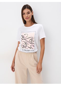 Mohito - Bawełniany t-shirt z nadrukiem - biały ze sklepu Mohito w kategorii Bluzki damskie - zdjęcie 174163521