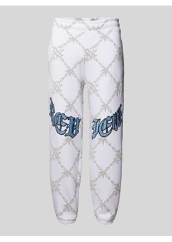 Spodnie dresowe o kroju regular fit z naszywkami z logo ze sklepu Peek&Cloppenburg  w kategorii Spodnie męskie - zdjęcie 174170644