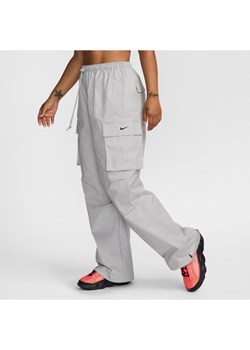 Damskie bojówki ze średnim stanem Nike Sportswear - Szary ze sklepu Nike poland w kategorii Spodnie damskie - zdjęcie 174174862
