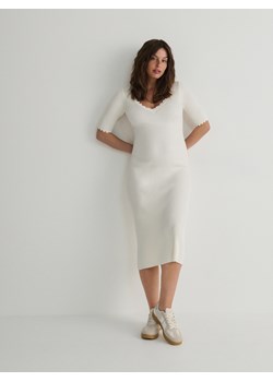 Reserved - Dzianinowa sukienka z dekoracyjnym wykończeniem - złamana biel ze sklepu Reserved w kategorii Sukienki - zdjęcie 174179413