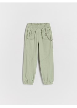 Reserved - Spodnie z łańcuszkiem - jasnozielony ze sklepu Reserved w kategorii Spodnie dziewczęce - zdjęcie 174180972