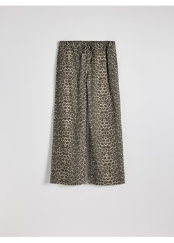 Reserved - Szerokie spodnie ze zwierzęcym nadrukiem - wielobarwny ze sklepu Reserved w kategorii Spodnie damskie - zdjęcie 174181212