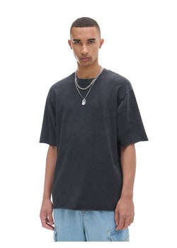 Cropp - Czarna koszulka z surowym wykończeniem - czarny ze sklepu Cropp w kategorii T-shirty męskie - zdjęcie 174289641