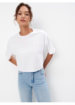 Mohito - Bawełniany t-shirt z haftem - biały ze sklepu Mohito w kategorii Bluzki damskie - zdjęcie 174292844