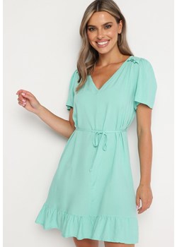 Zielona Pudełkowa Sukienka z Falbanką Wiązana w Talii Bredela ze sklepu Born2be Odzież w kategorii Sukienki - zdjęcie 174351093